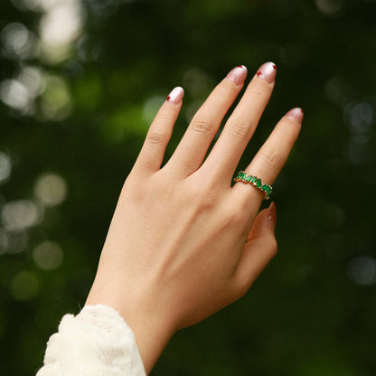 Vintage Green Beautifully Broken Gemstone Ring